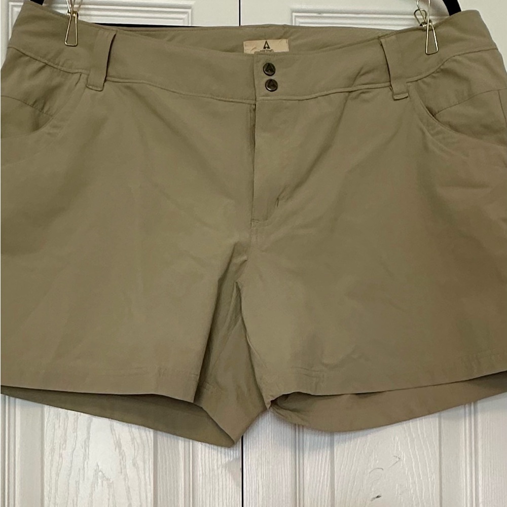 Ascend Tan Cargo Shorts Classic Casual Style